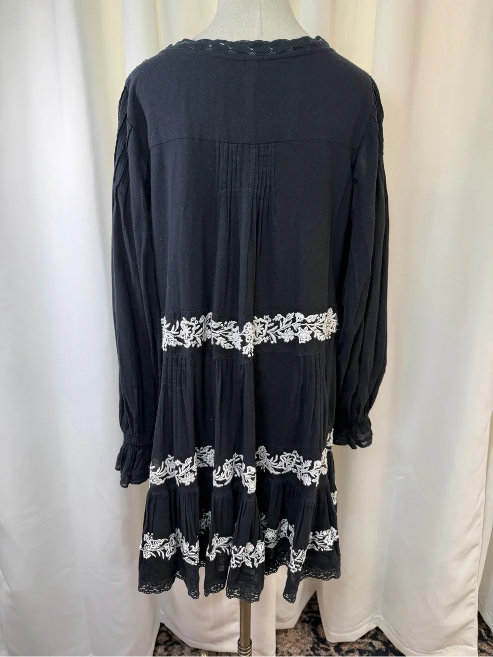 Anthropologie ‘Long-Sleeve Embroidered Pintuck Swing Mini Dress’ in Black Sz 1X